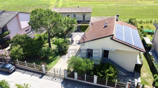 casa indipendente in vendita a Valle Salimbene