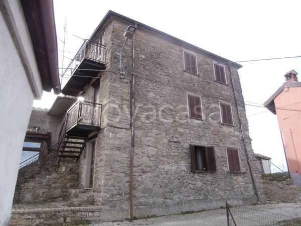 casa indipendente in vendita a Varzi in zona Castellaro