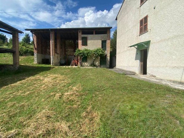 casa indipendente in vendita a Varzi in zona San Martino
