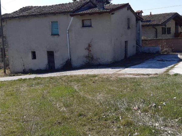 casa indipendente in vendita a Varzi