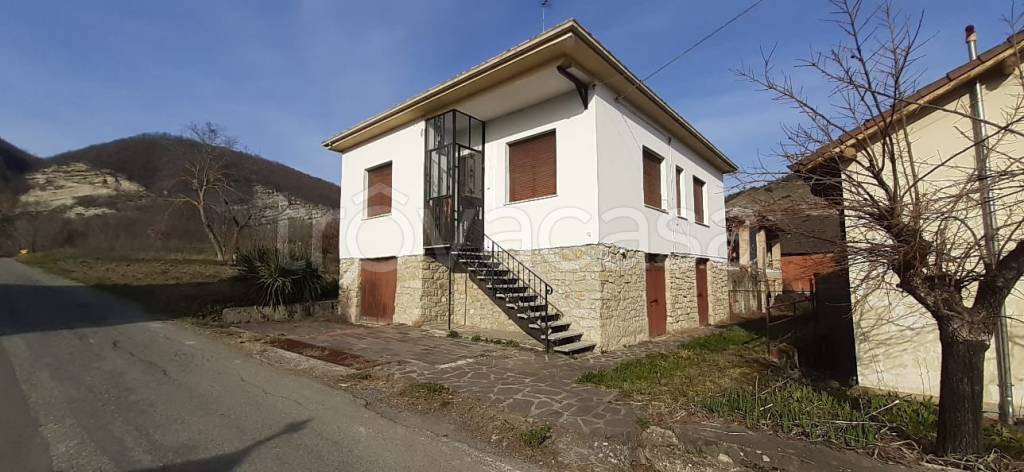 casa indipendente in vendita a Varzi