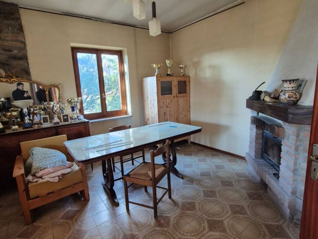 casa indipendente in vendita a Varzi