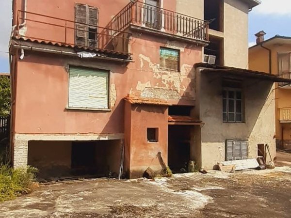 casa indipendente in vendita a Varzi