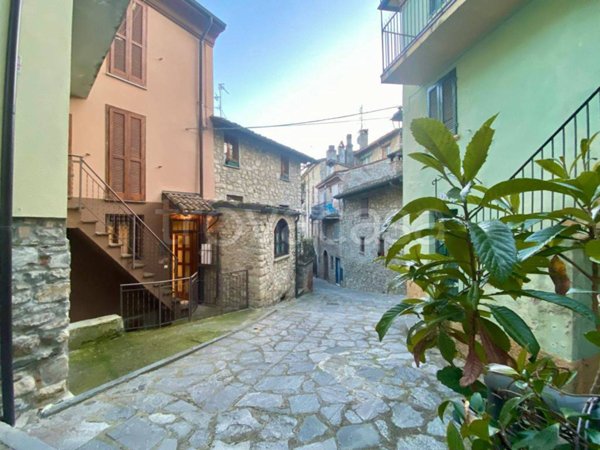 casa indipendente in vendita a Varzi
