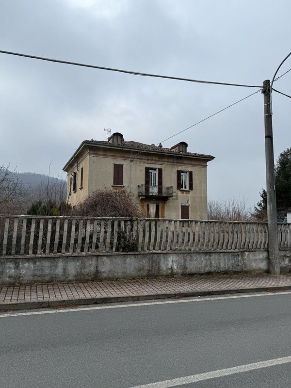 casa indipendente in vendita a Varzi