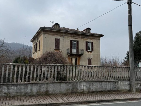 casa indipendente in vendita a Varzi