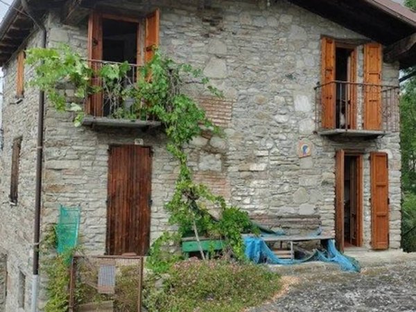 casa indipendente in vendita a Varzi