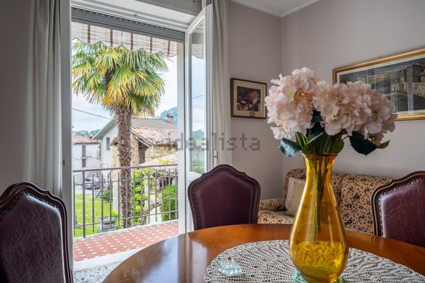 casa indipendente in vendita a Varzi in zona Pietragavina