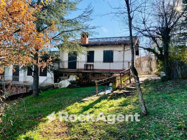casa indipendente in vendita a Varzi in zona Pietragavina