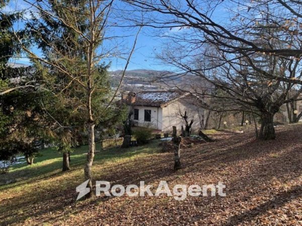 casa indipendente in vendita a Varzi in zona Pietragavina