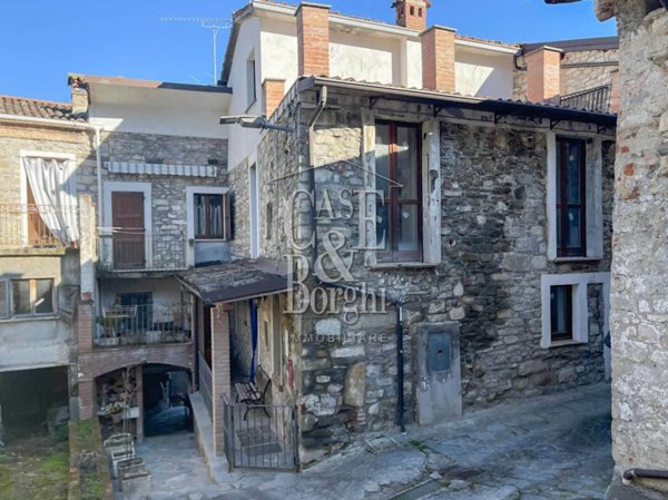casa indipendente in vendita a Varzi in zona Casa Bertella