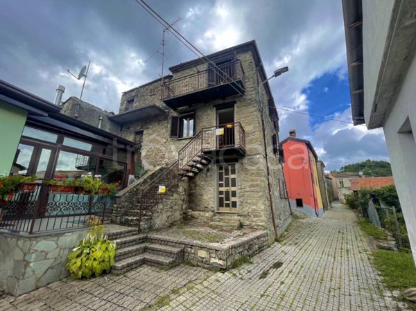 appartamento in vendita a Varzi in zona Castellaro