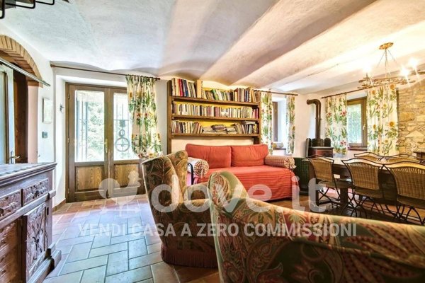 casa indipendente in vendita a Varzi in zona Bognassi