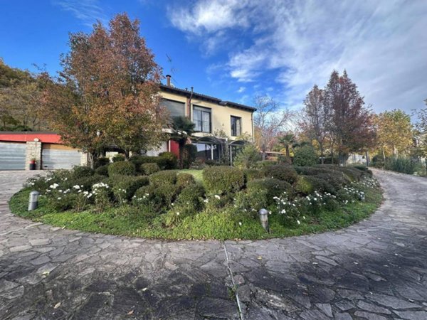 casa indipendente in vendita a Varzi