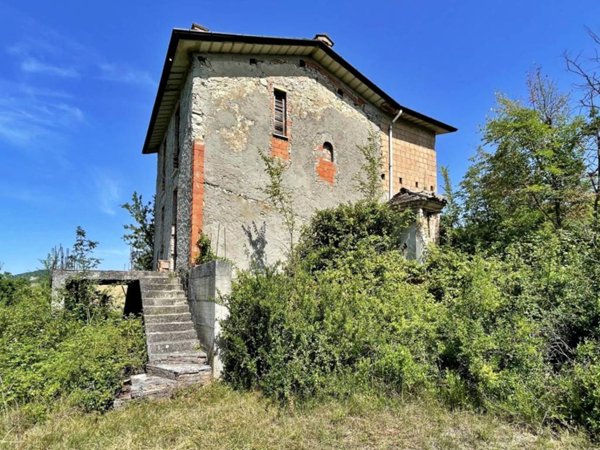 casa indipendente in vendita a Varzi