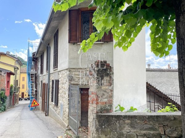 casa indipendente in vendita a Varzi