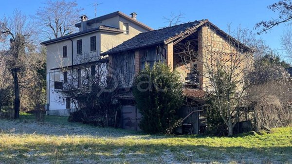 casa indipendente in vendita a Varzi in zona San Michele di Nivione