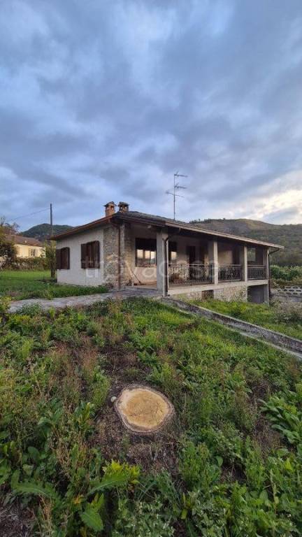 casa indipendente in vendita a Varzi