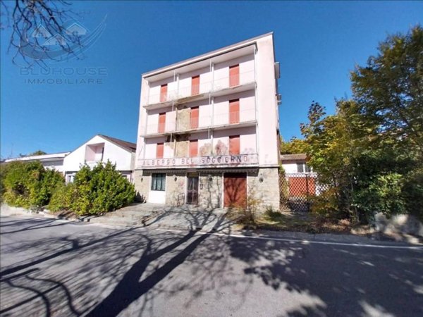 negozio in vendita a Varzi in zona Pietragavina