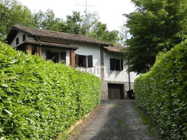 casa indipendente in vendita a Varzi