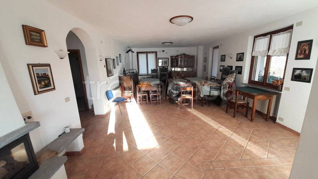 casa indipendente in vendita a Varzi in zona Pietragavina