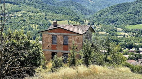 casa indipendente in vendita a Varzi