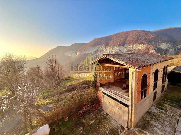 casa indipendente in vendita a Varzi