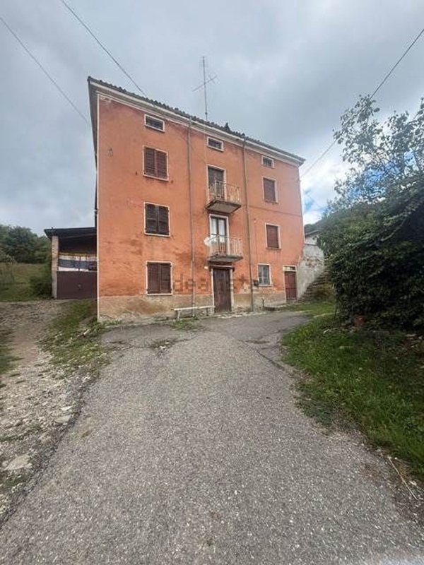appartamento in vendita a Varzi in zona Santa Cristina