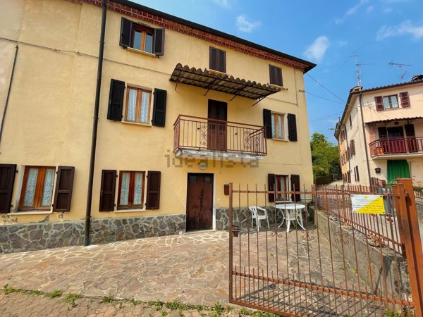 casa indipendente in vendita a Varzi in zona Cella
