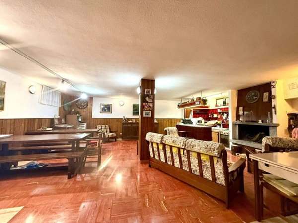 casa indipendente in vendita a Varzi in zona Pietragavina