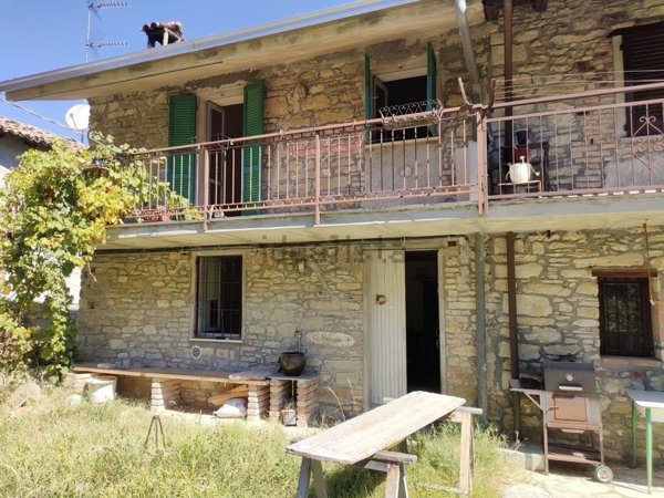 casa indipendente in vendita a Varzi in zona Caposelva