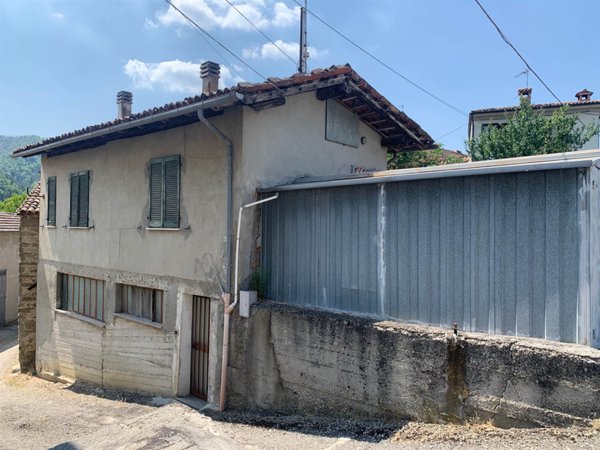 casa indipendente in vendita a Varzi