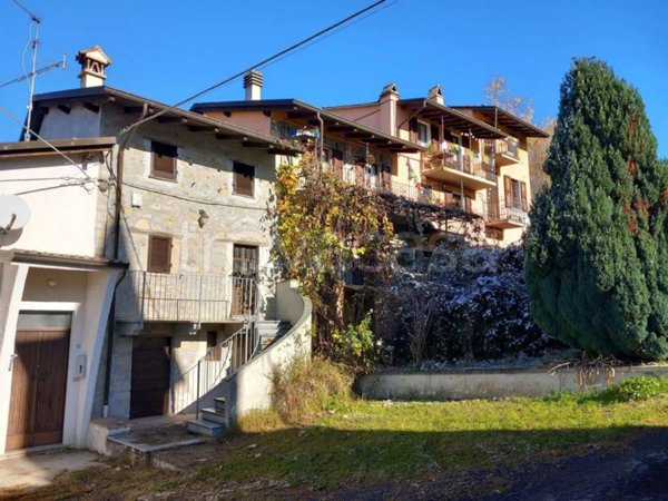 casa indipendente in vendita a Varzi in zona Santa Cristina