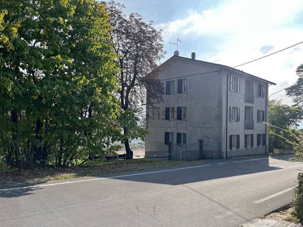 casa indipendente in vendita a Varzi in zona Pietragavina