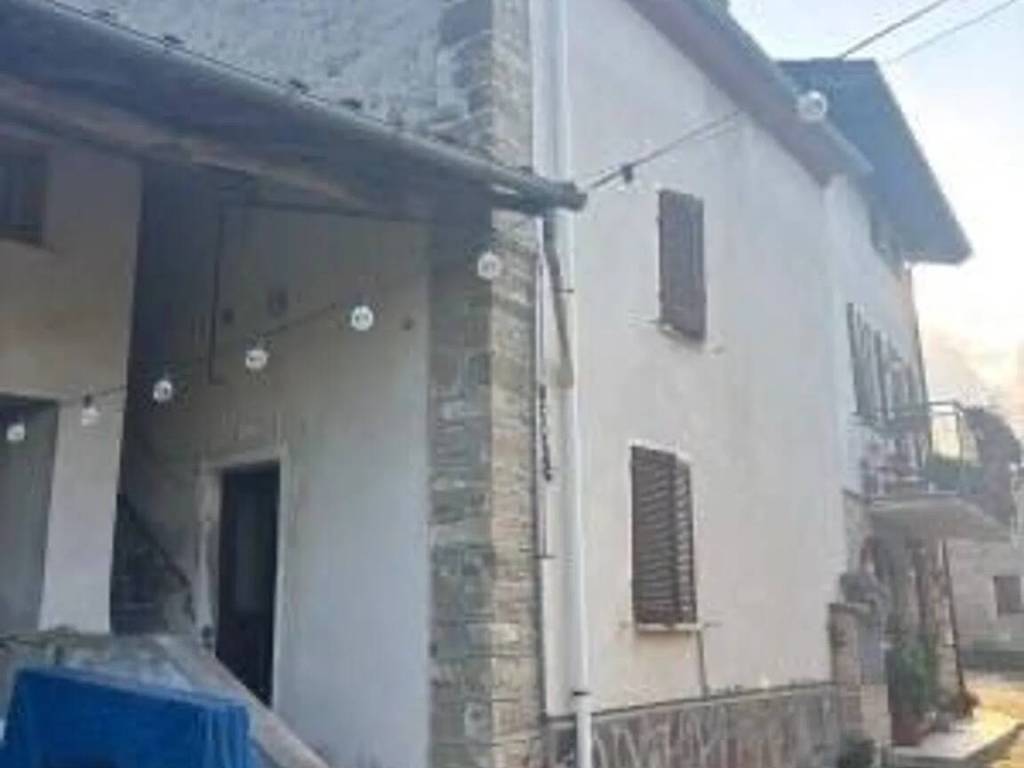 casa indipendente in vendita a Varzi in zona Caposelva