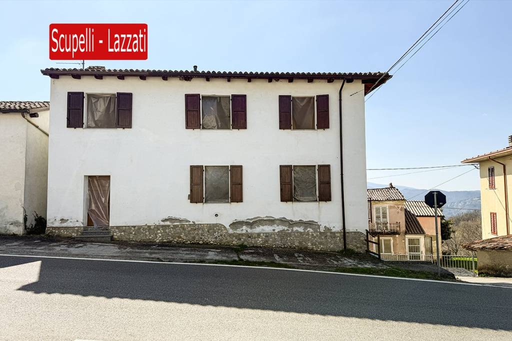 casa indipendente in vendita a Varzi