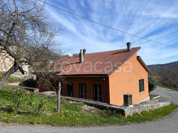 casa indipendente in vendita a Varzi in zona Cella