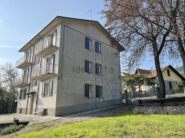 casa indipendente in vendita a Varzi in zona Pietragavina