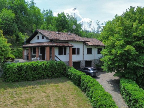 casa indipendente in vendita a Varzi in zona Castellaro