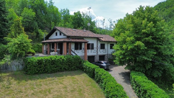 casa indipendente in vendita a Varzi in zona Fontana di Nivione