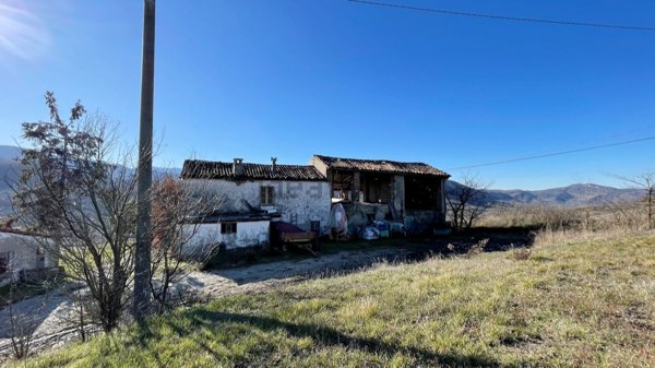 casale in vendita a Varzi in zona San Michele di Nivione