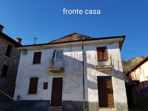 casa indipendente in vendita a Varzi in zona Fontana di Nivione