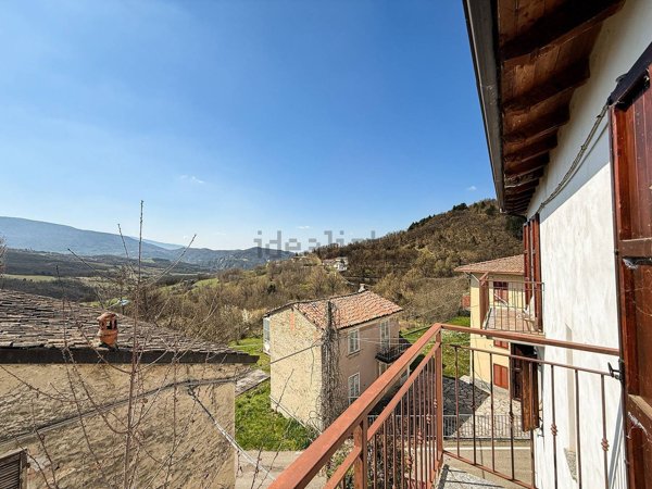 casa indipendente in vendita a Varzi in zona San Michele di Nivione