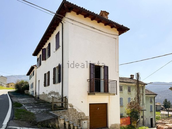 casa indipendente in vendita a Varzi in zona San Michele di Nivione