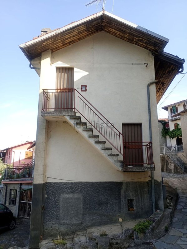 casa indipendente in vendita a Varzi in zona San Michele di Nivione