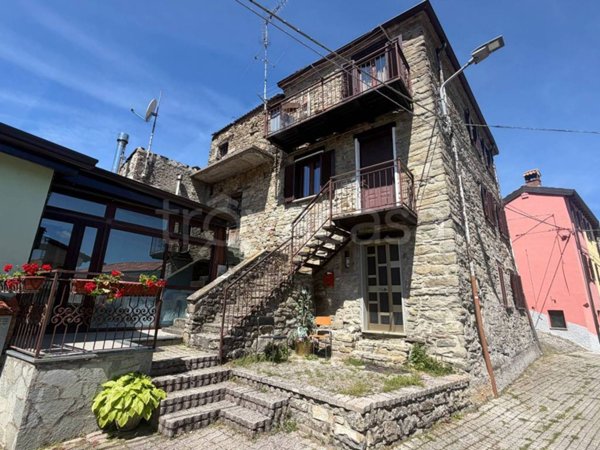 casa indipendente in vendita a Varzi in zona Castellaro