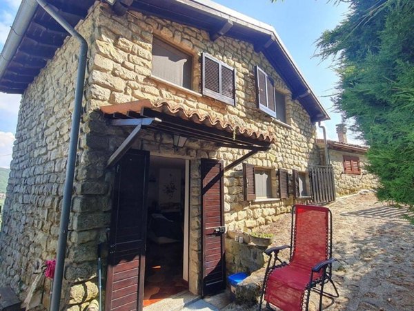 casa indipendente in vendita a Varzi in zona Pietragavina
