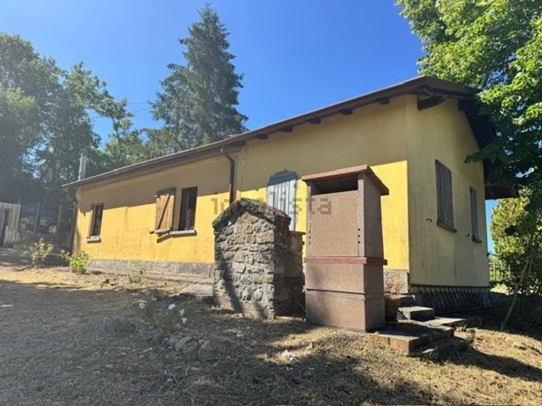 casa indipendente in vendita a Varzi in zona Pietragavina