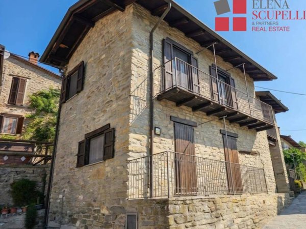 casa indipendente in vendita a Varzi in zona Bosmenso