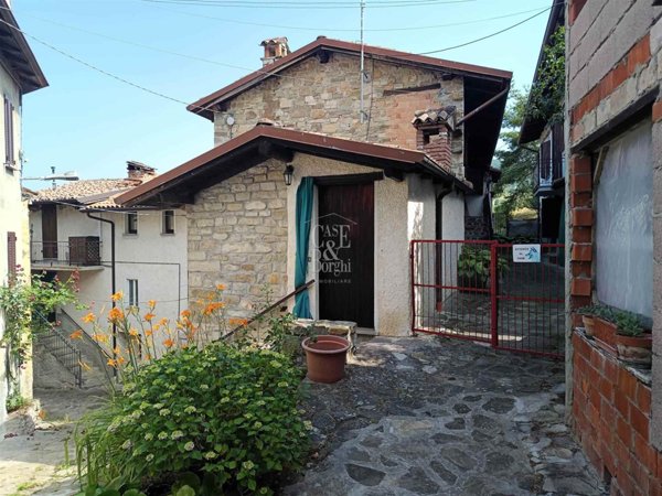 casa indipendente in vendita a Varzi